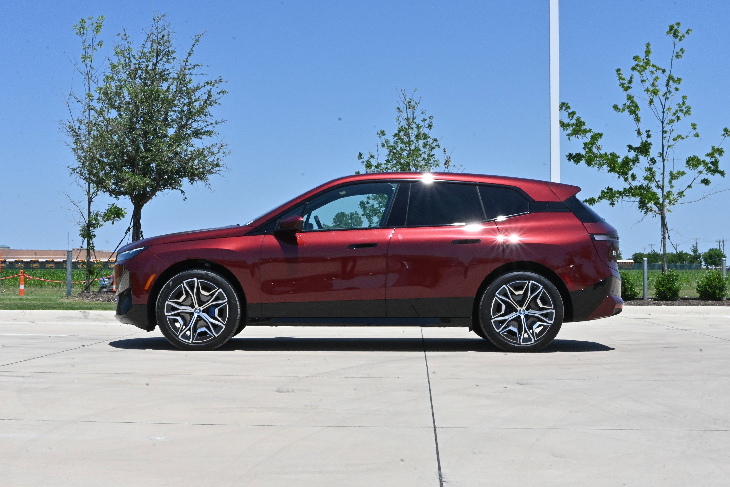 Certified 2025 BMW iX xDrive50 AWD/4WD image 6