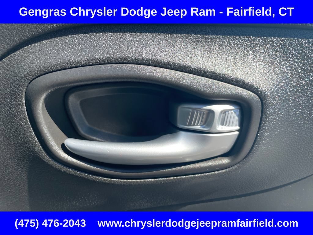 Used 2017 Jeep Renegade Altitude AWD/4WD image 13