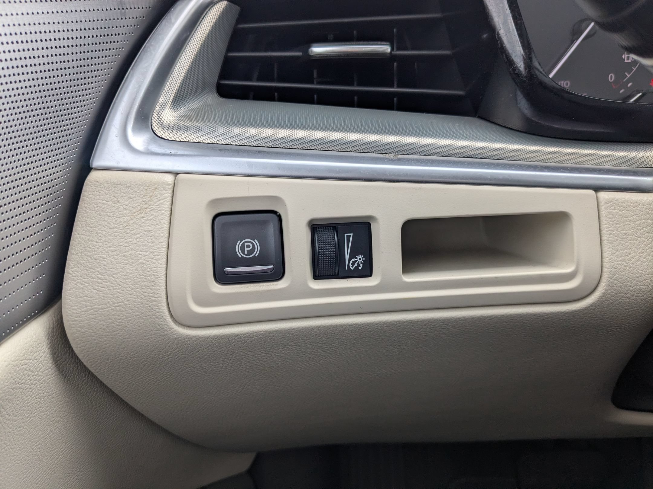 Used 2023 Cadillac XT5 Premium Luxury w/ LPO, Floor Liner Package FWD image 24