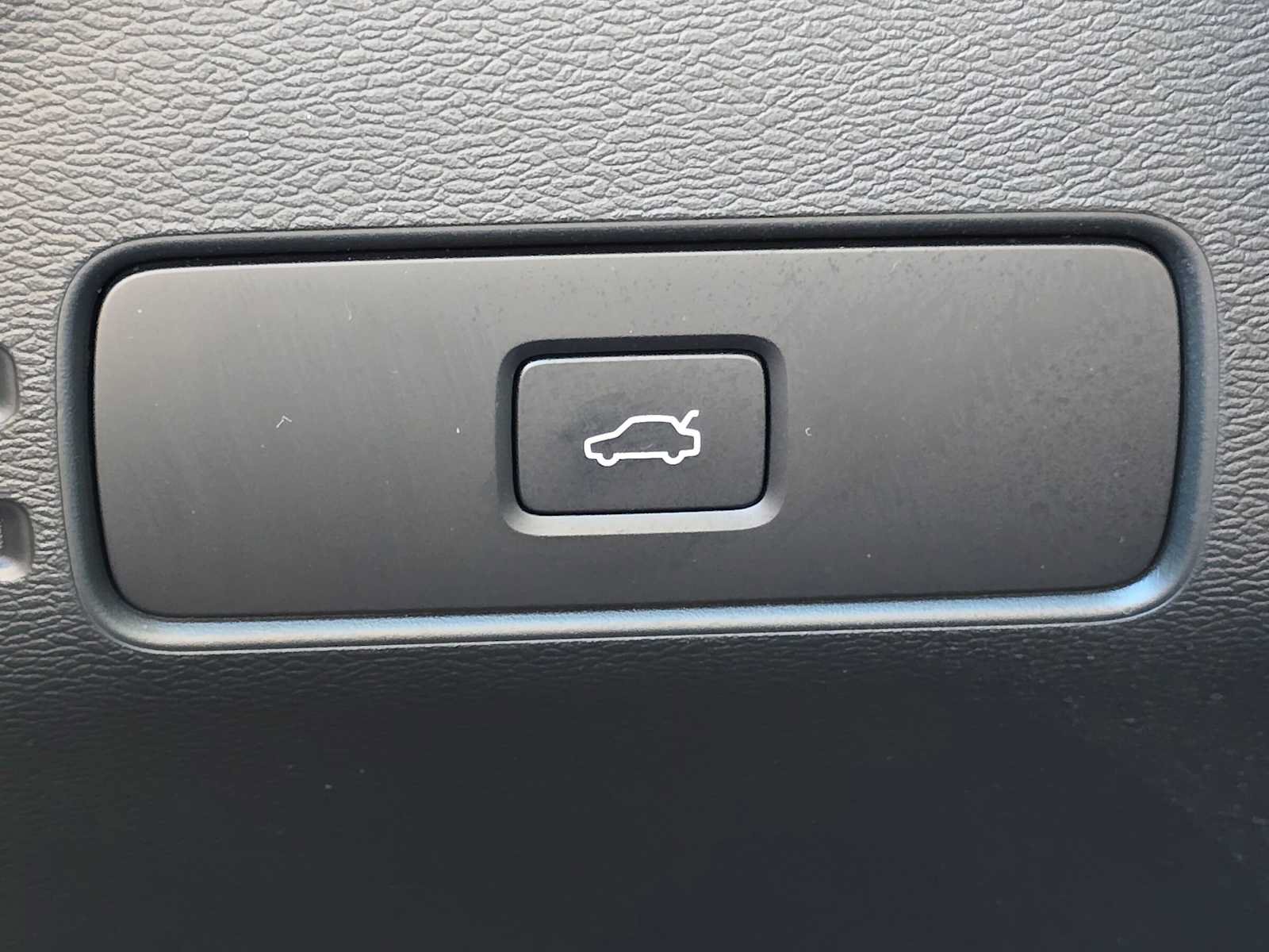 Used 2023 Volvo C40 P8 Recharge Ultimate w/ Protection Package Premier AWD/4WD image 33