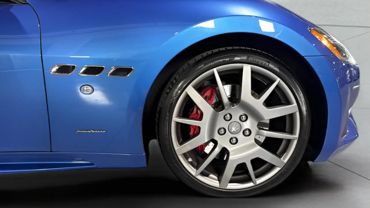 Used 2018 Maserati GranTurismo Sport RWD image 32