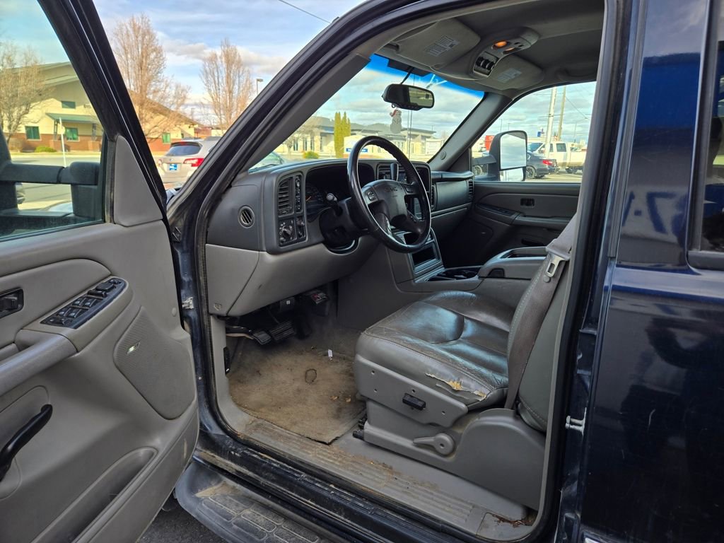 Used 2006 GMC Yukon XL SLT w/ SLT Preferred Equipment Group AWD/4WD image 10