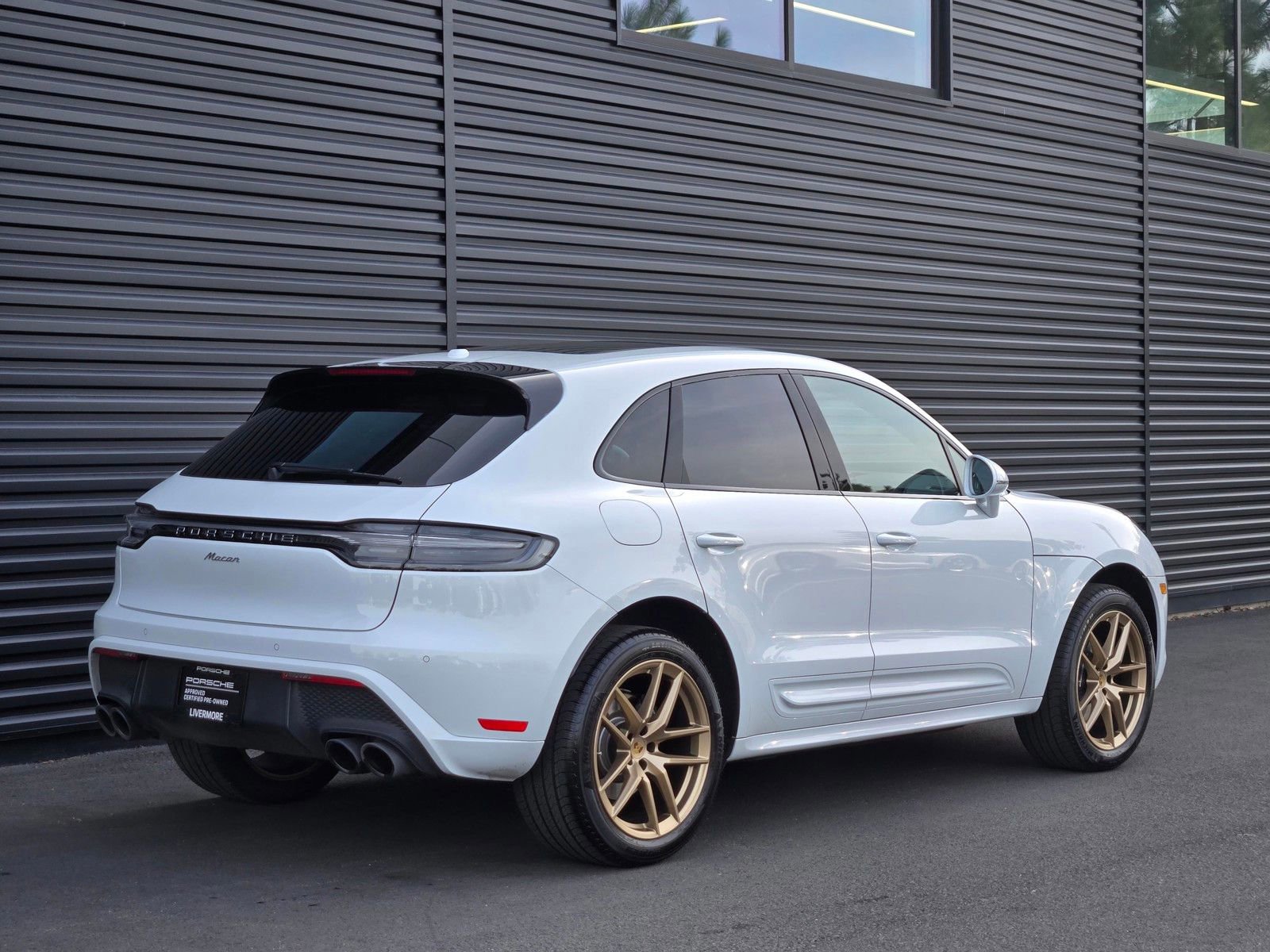 Used 2025 Porsche Macan AWD/4WD image 7
