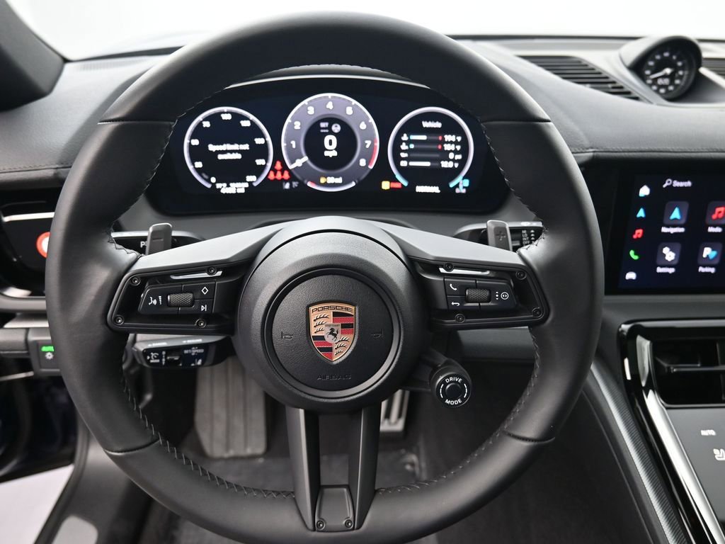 Certified 2025 Porsche Panamera image 11