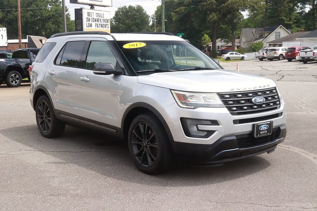 Used 2017 Ford Explorer XLT w/ Equipment Group 202A AWD/4WD image 3