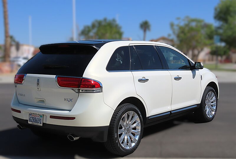 Used 2013 Lincoln MKX FWD image 6