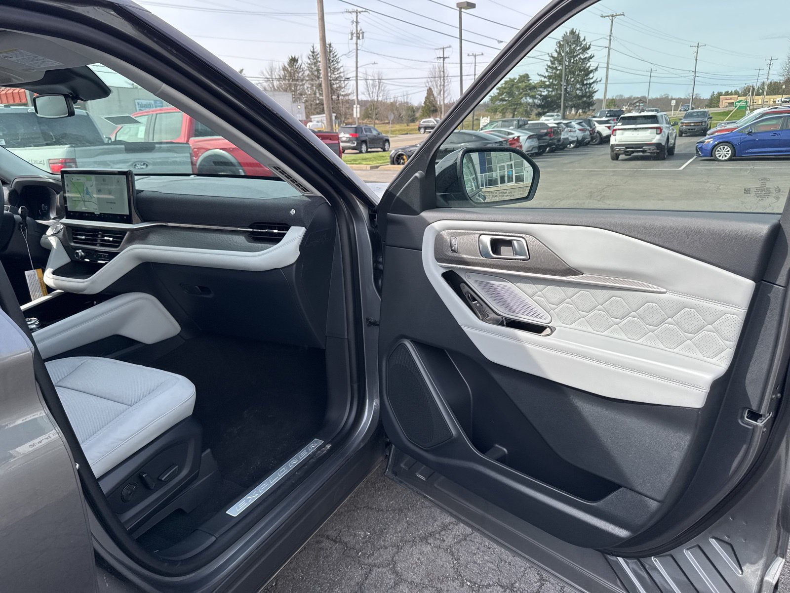 New 2026 Ford Explorer Platinum w/ LUX Leather Package AWD/4WD image 33