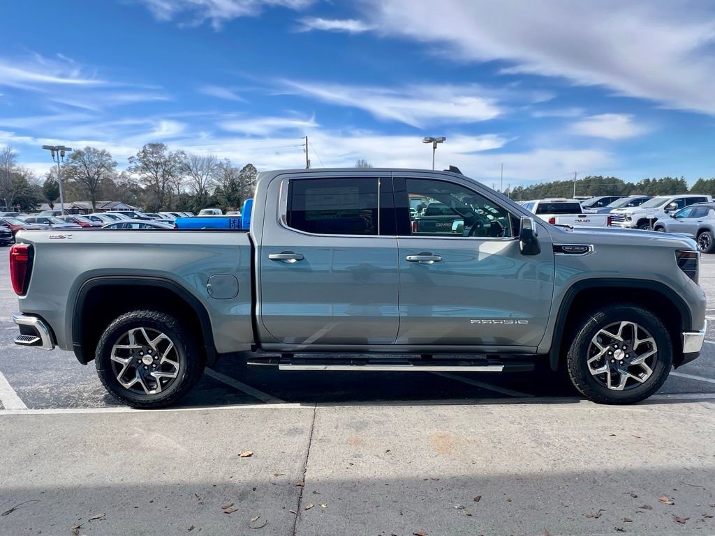 New 2026 GMC Sierra 1500 SLE image 3