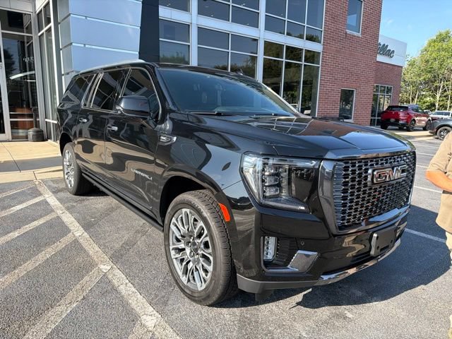 Used 2024 GMC Yukon XL Denali Ultimate AWD/4WD image 8