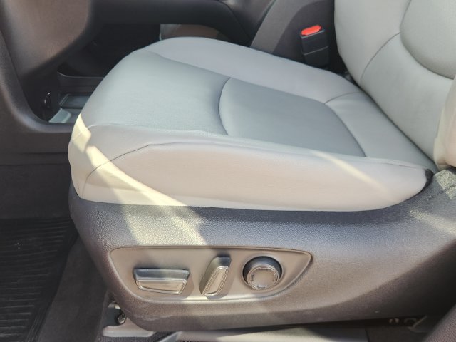 Used 2026 Toyota Sienna XLE FWD image 23