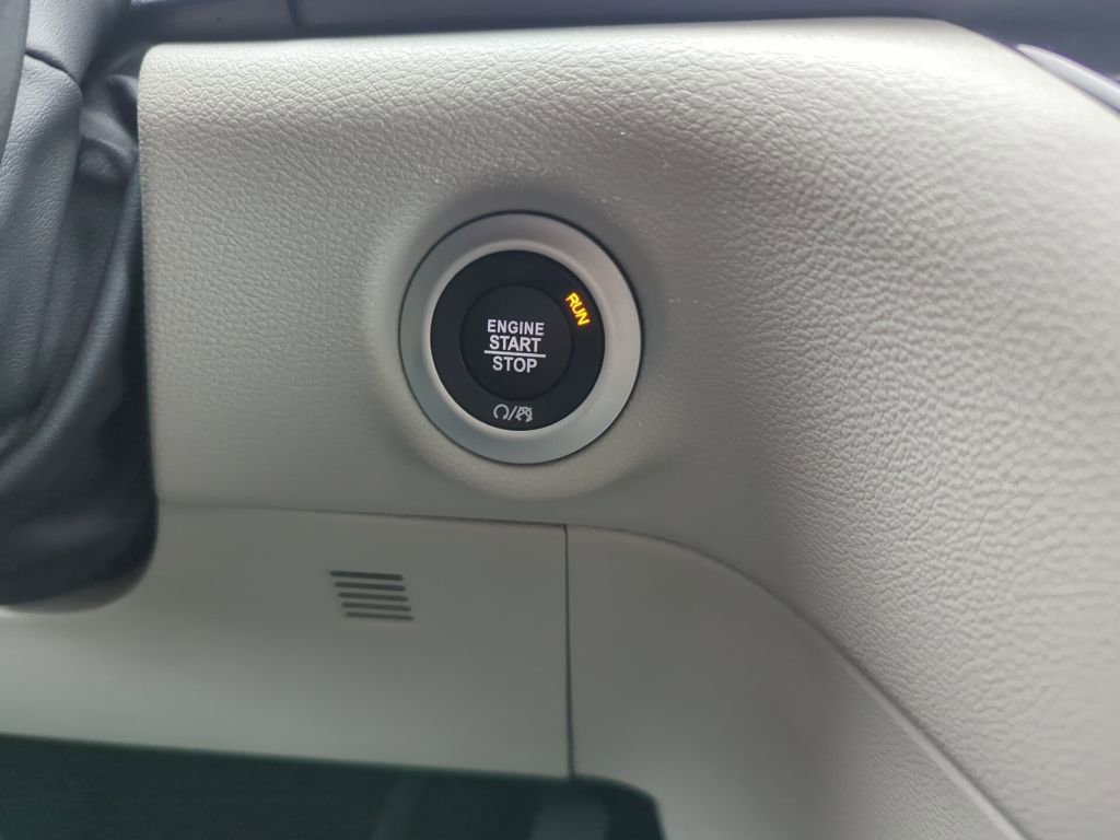 Used 2024 Chrysler Pacifica Touring-L image 27