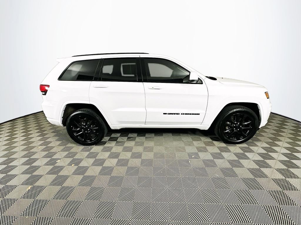 Certified 2022 Jeep Grand Cherokee Laredo X image 14