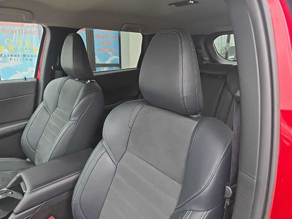 Used 2025 Mitsubishi Outlander SE image 31