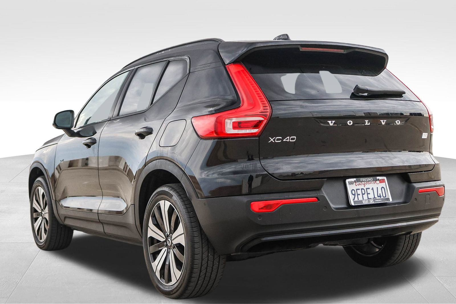 Used 2023 Volvo XC40 Recharge Plus image 8