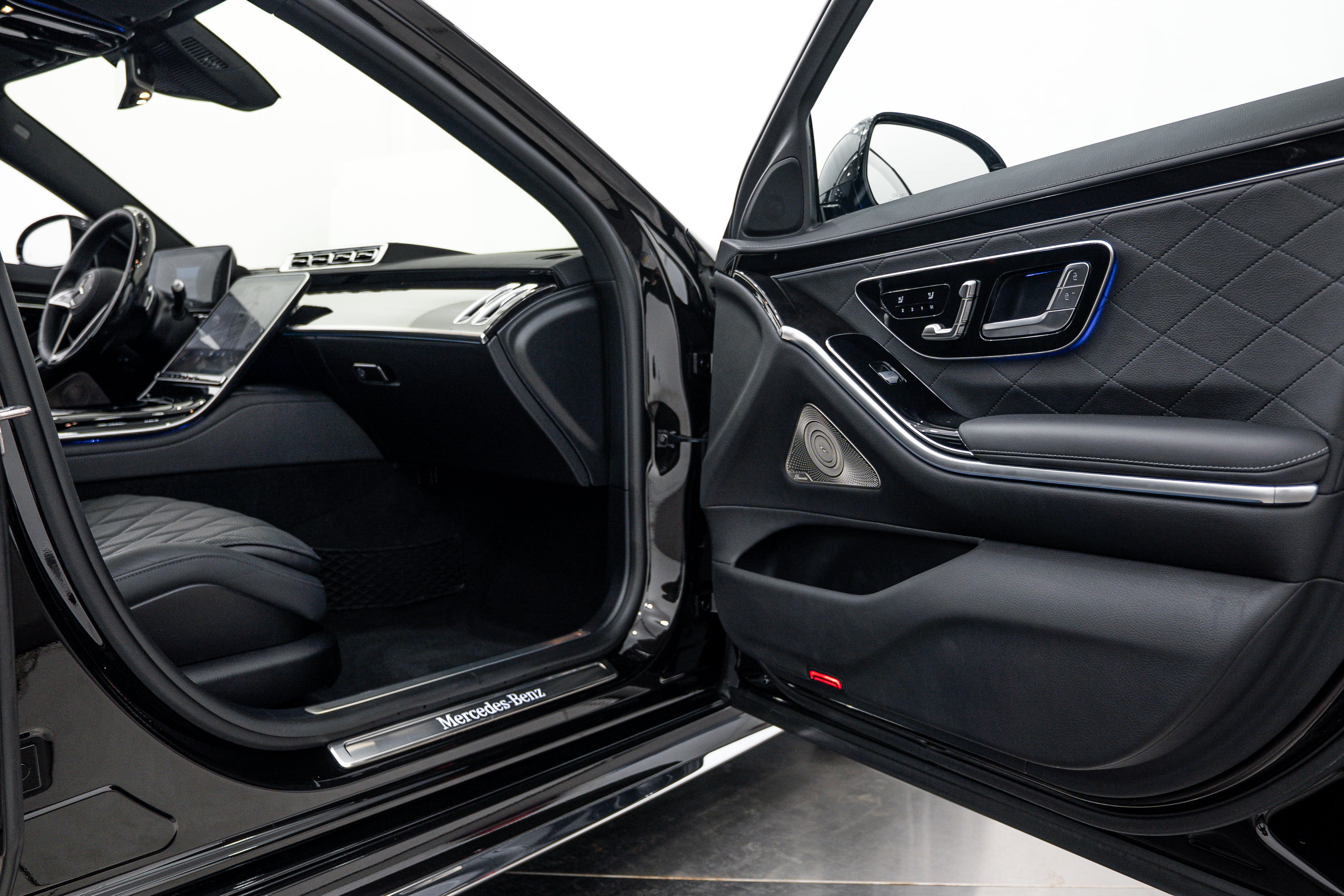 Used 2024 Mercedes-Benz S 580e 4MATIC Sedan image 19