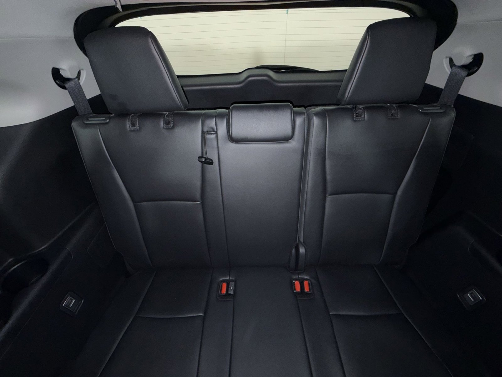 Used 2025 Toyota Highlander XLE FWD image 26