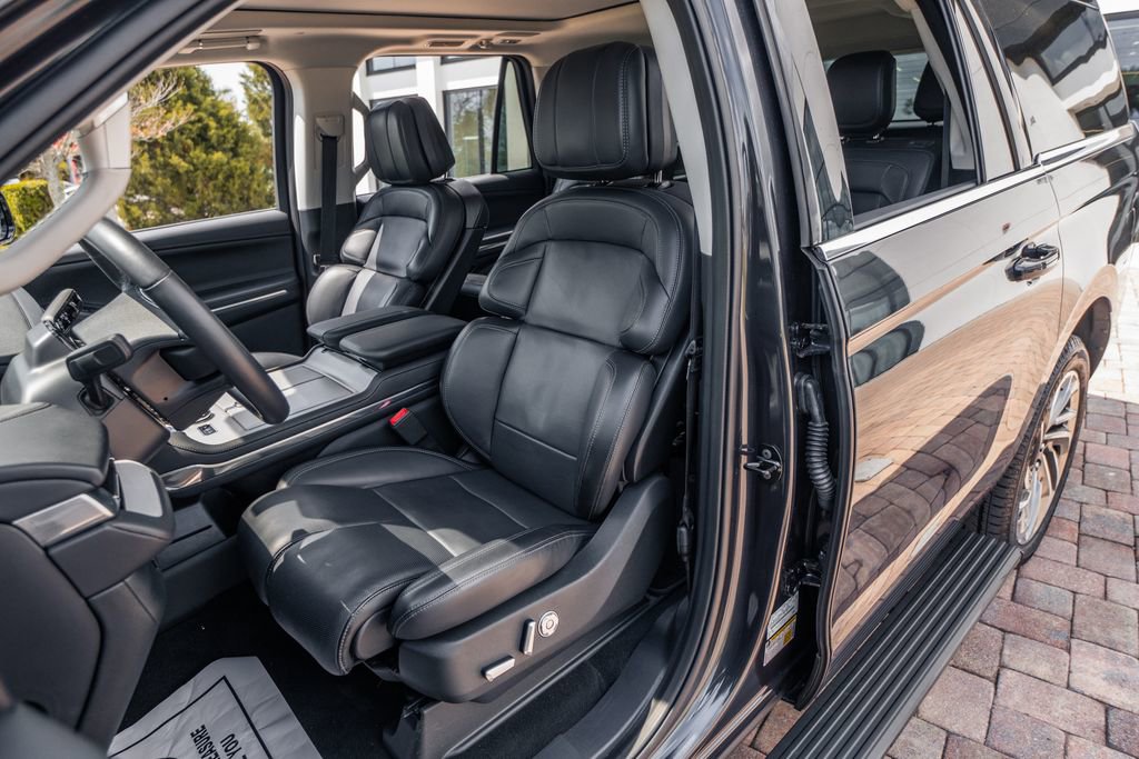 Used 2025 Lincoln Navigator L Reserve image 19