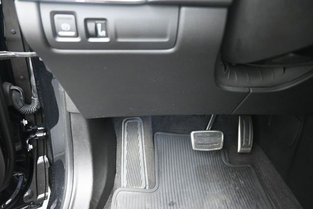 Used 2019 Cadillac XT4 Sport w/ LPO, Midnight Sport Package FWD image 16