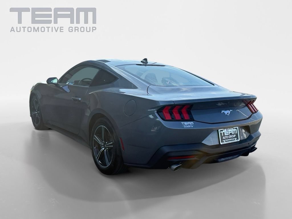 Used 2025 Ford Mustang Coupe RWD image 5