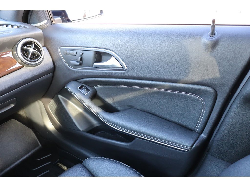 Used 2017 Mercedes-Benz GLA 250 4MATIC image 23