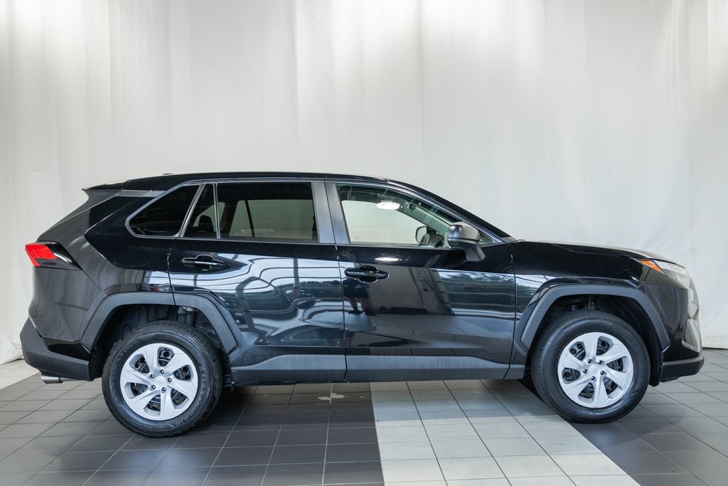 Used 2025 Toyota RAV4 LE AWD/4WD image 3