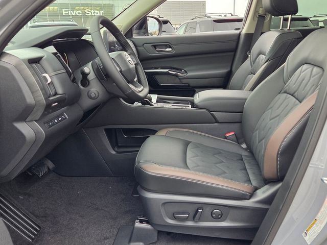 New 2026 Nissan Pathfinder Platinum w/ Cargo Package image 5