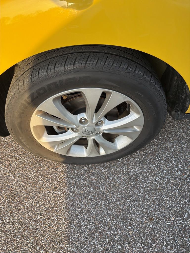 Used 2016 Kia Soul + image 14