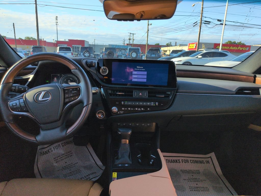Used 2025 Lexus ES 300h Ultra Luxury w/ Accessory Package (Z1) FWD image 12