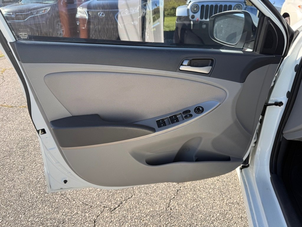 Used 2016 Hyundai Accent SE image 11