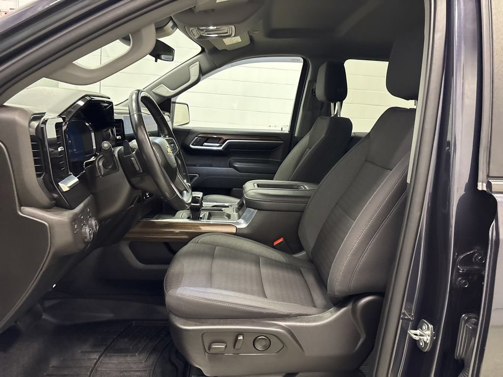 Used 2022 Chevrolet Silverado 1500 LT AWD/4WD image 17