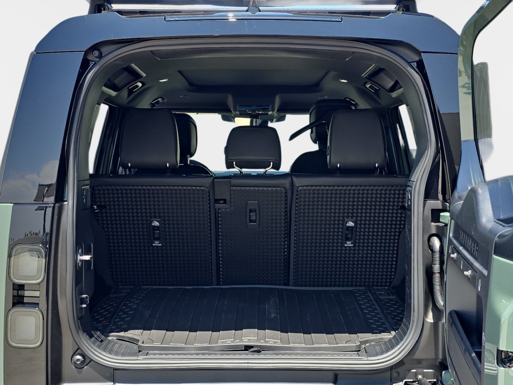 New 2026 Land Rover Defender 110 Trophy Edition AWD/4WD image 12