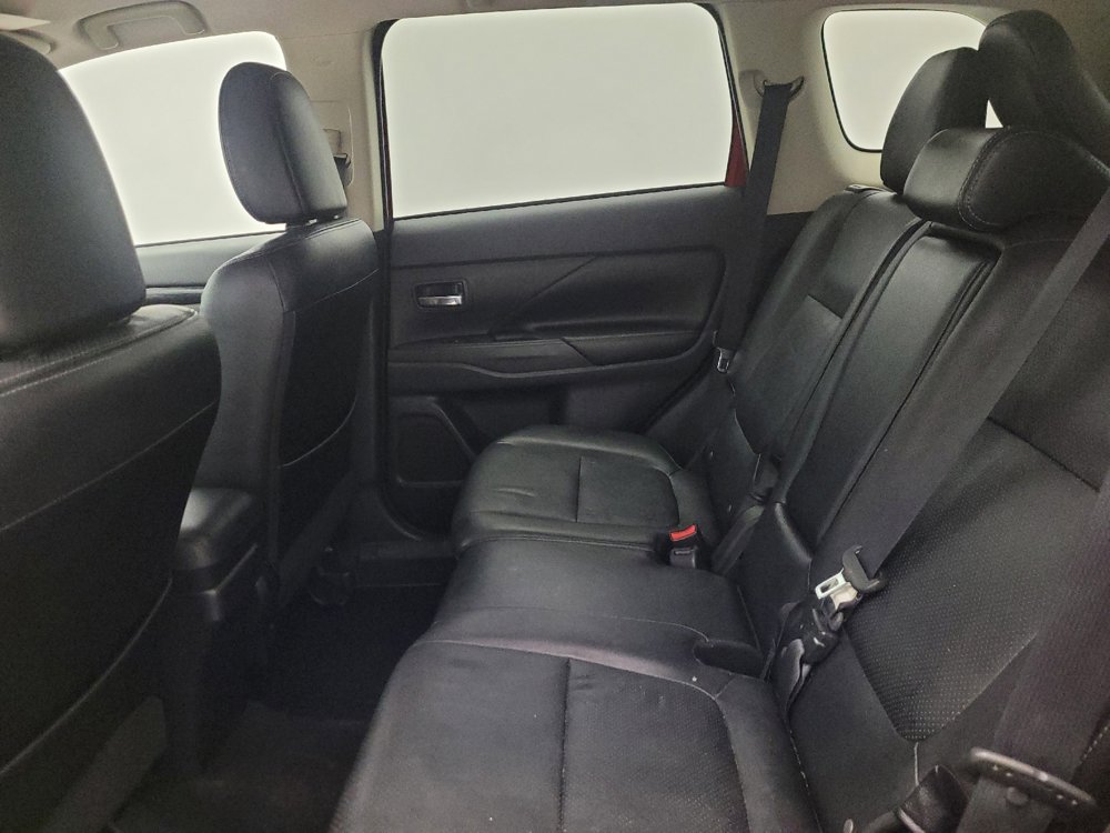 Used 2016 Mitsubishi Outlander SEL FWD image 18