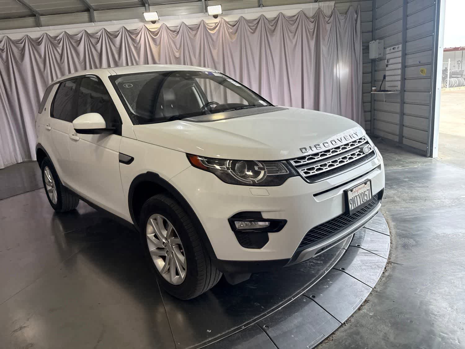Used 2018 Land Rover Discovery Sport HSE AWD/4WD image 3