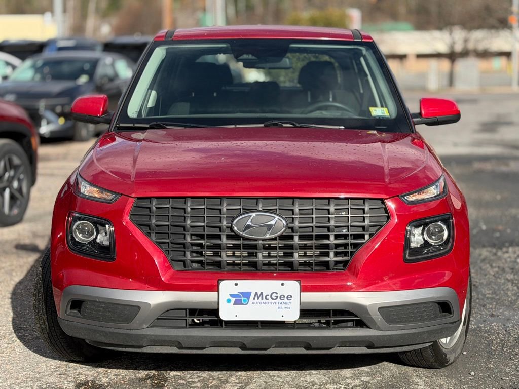 Used 2023 Hyundai Venue SE image 2