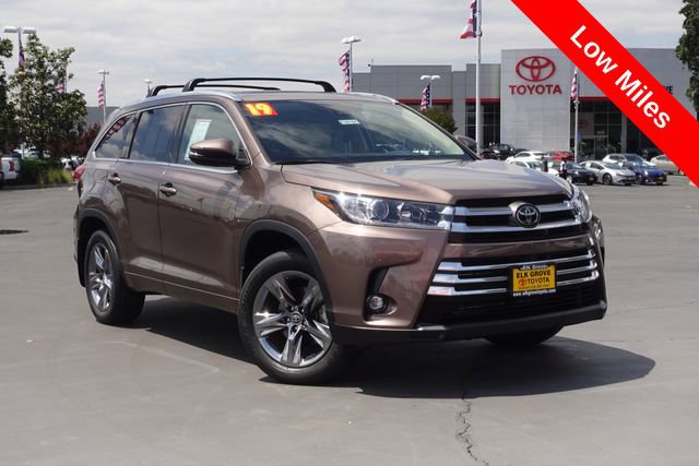 Certified 2019 Toyota Highlander Limited Platinum AWD/4WD image 2