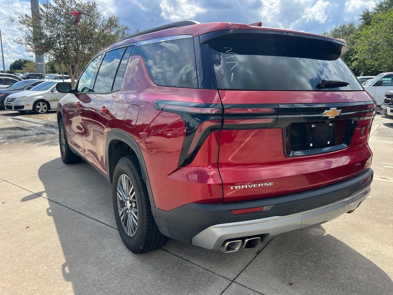 Used 2026 Chevrolet Traverse LT FWD image 3