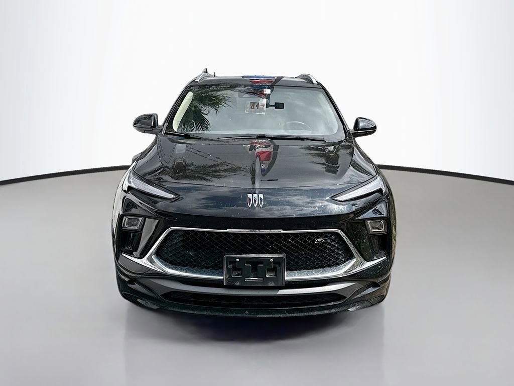 Used 2025 Buick Encore GX Sport Touring w/ Comfort Package image 2