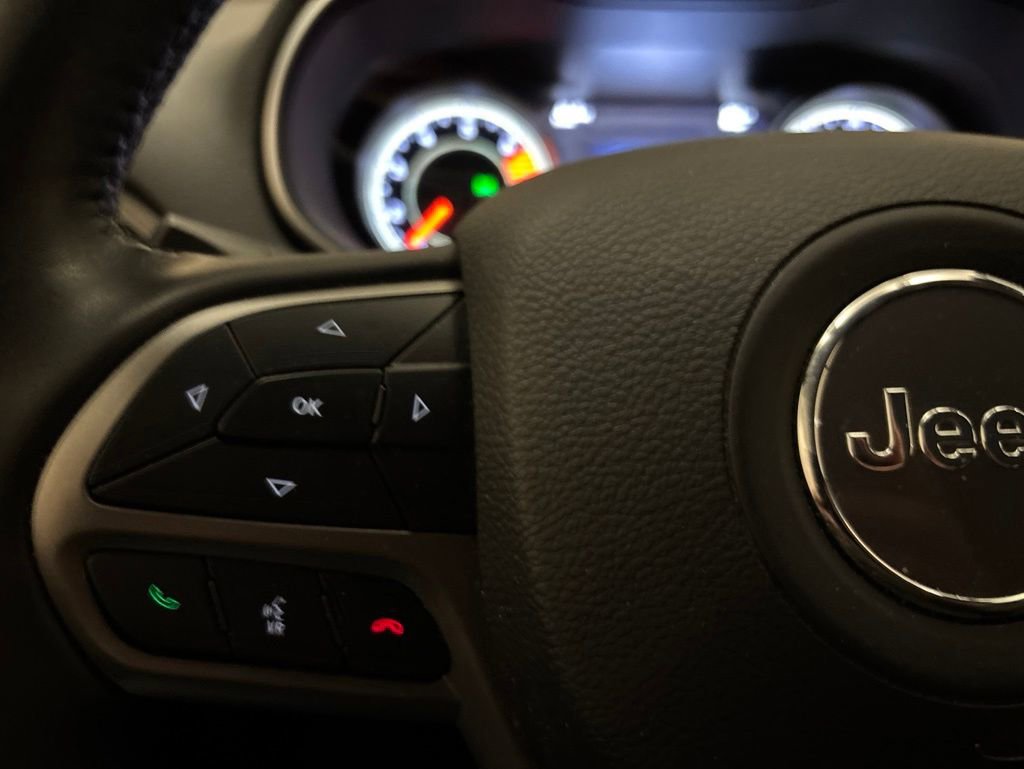 Used 2019 Jeep Cherokee Limited FWD image 18