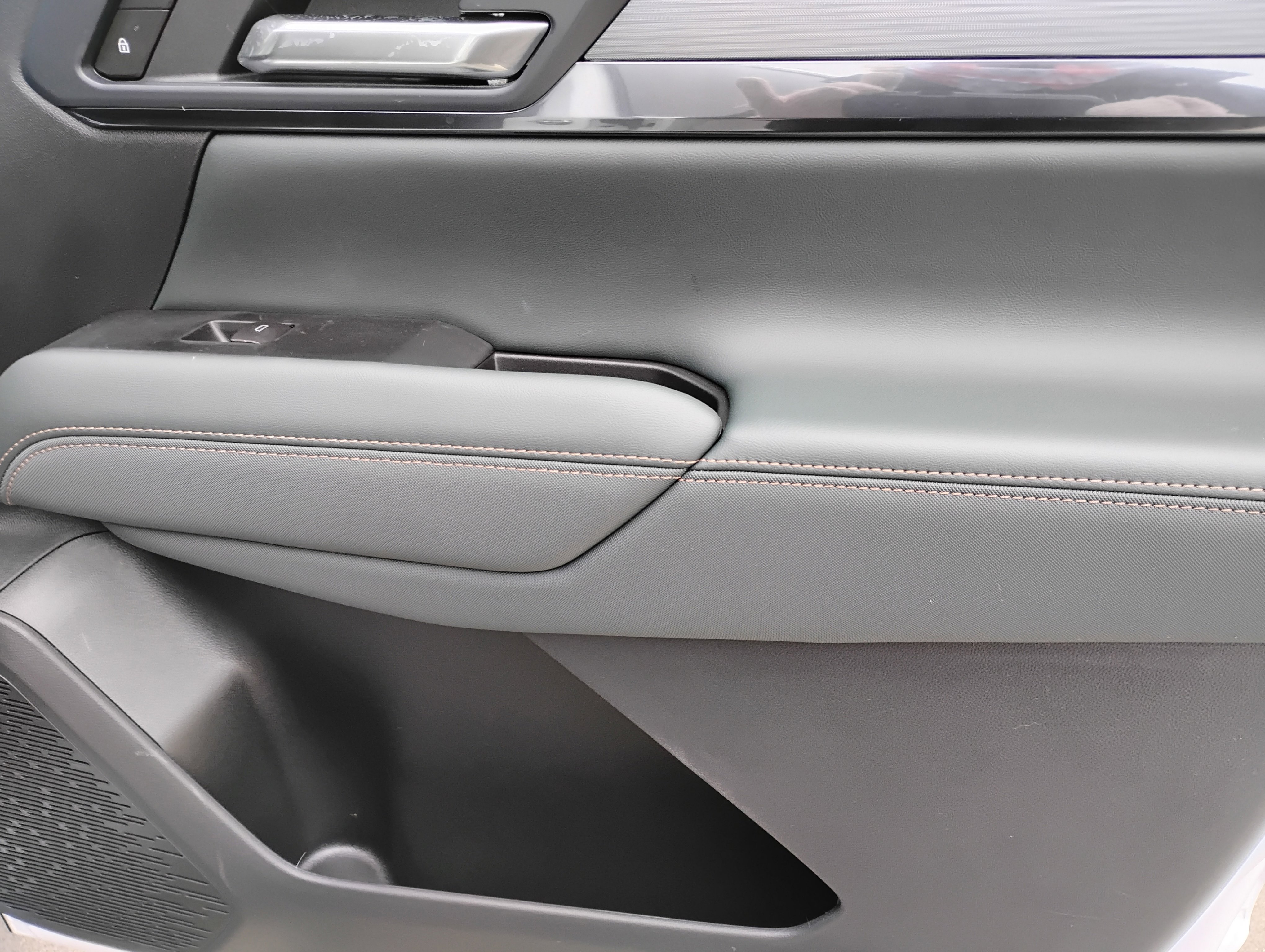 New 2026 GMC Terrain AT4 w/ LPO, Black Badging Package image 20