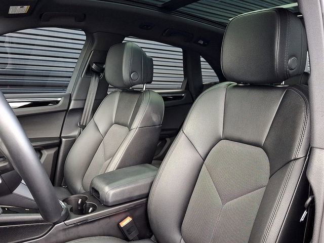 Certified 2023 Porsche Macan Turbo AWD/4WD image 5