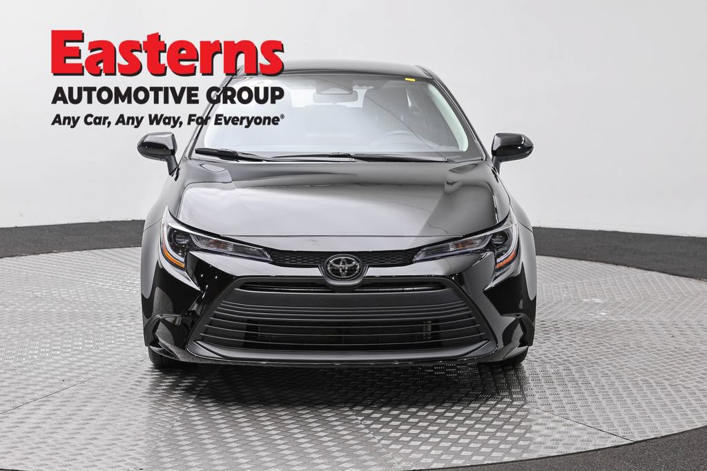 Used 2025 Toyota Corolla LE FWD image 2