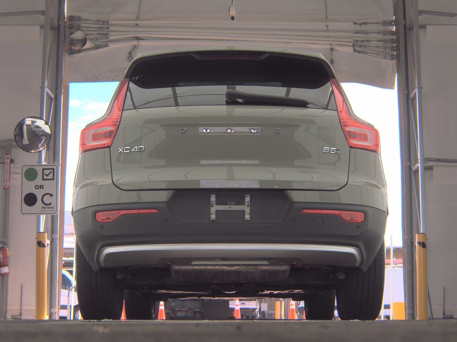 Used 2023 Volvo XC40 B5 Plus w/ Protection Package Premier AWD/4WD image 7