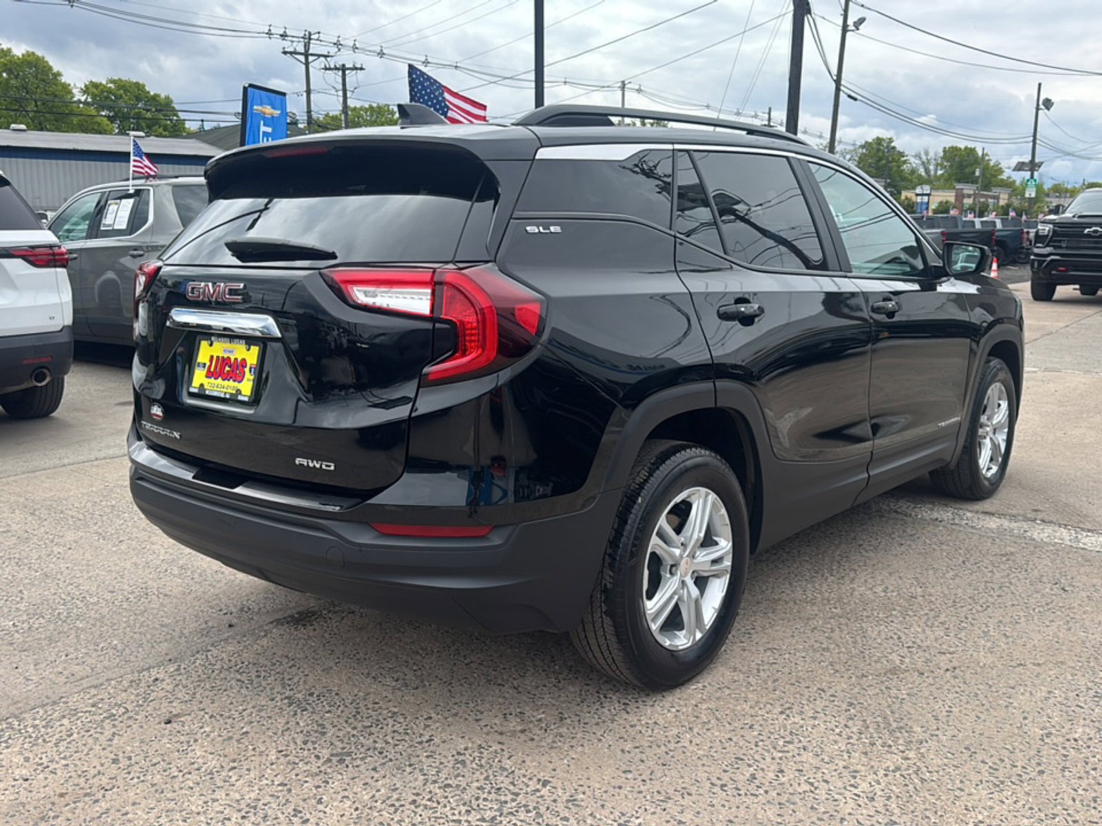 Used 2023 GMC Terrain SLE w/ Driver Convenience Package AWD/4WD image 5