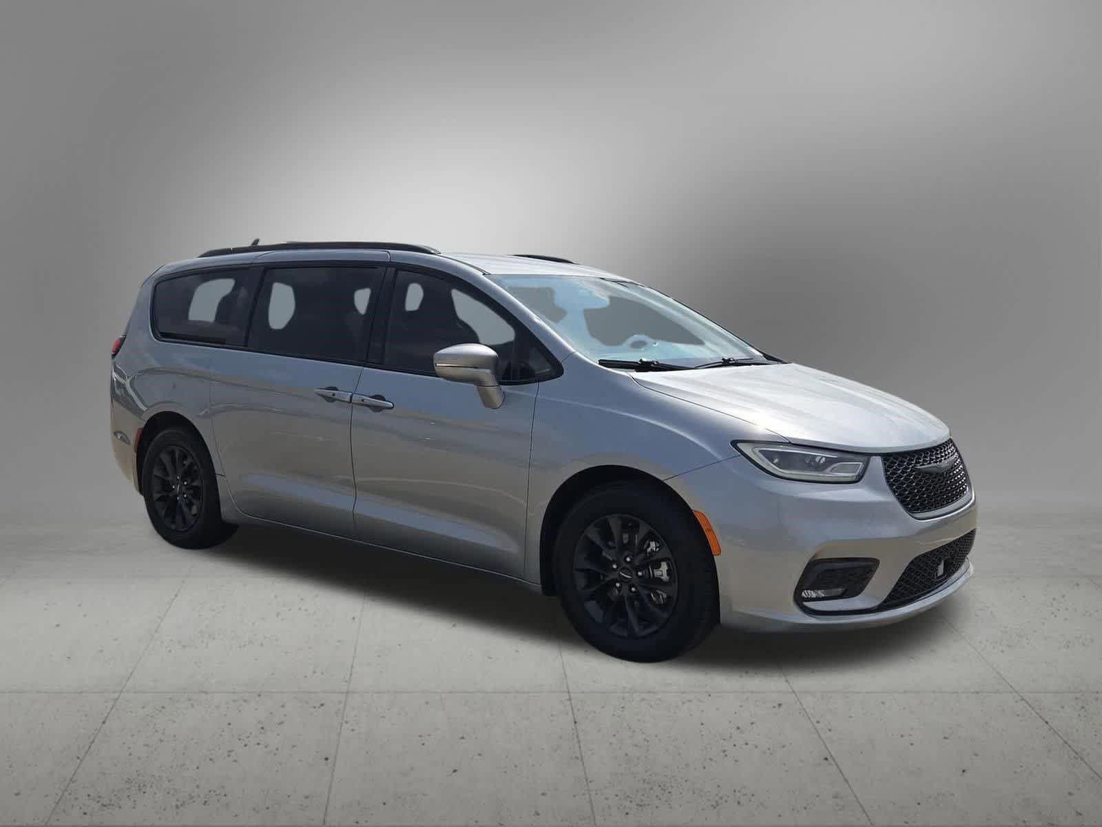 Used 2021 Chrysler Pacifica Touring w/ S Appearance Package FWD image 8