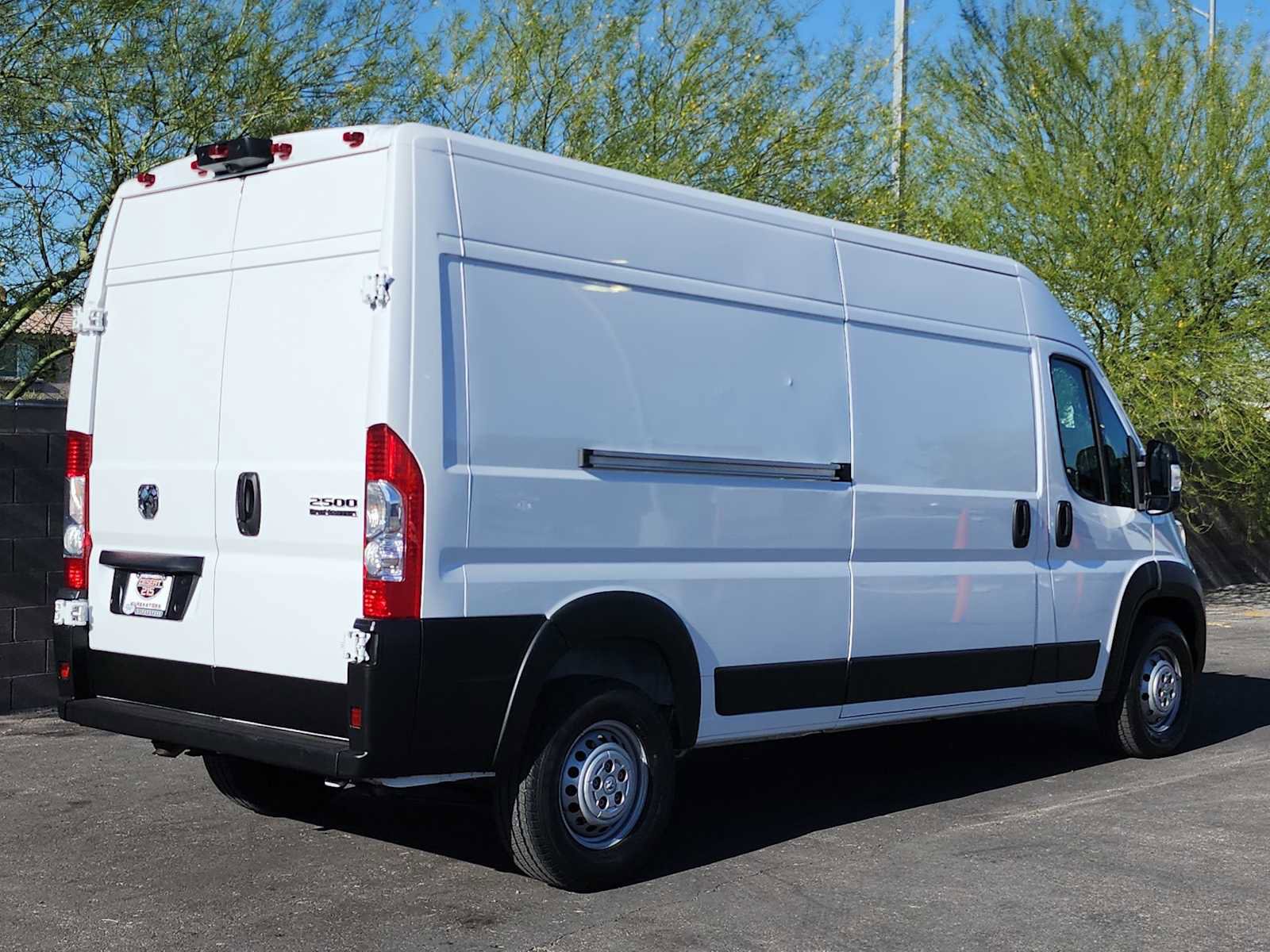 Used 2025 RAM ProMaster 2500 w/ Convenience Group FWD image 8