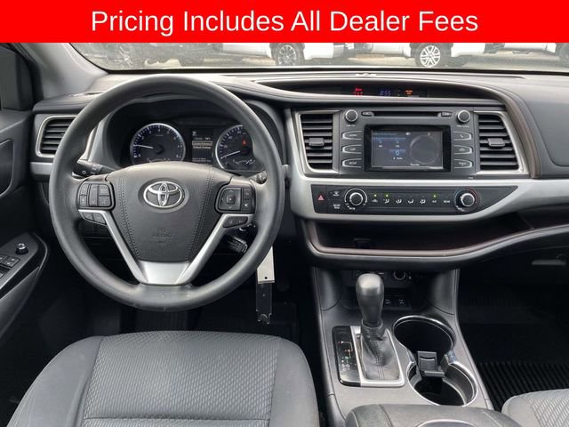 Used 2019 Toyota Highlander LE AWD/4WD image 14