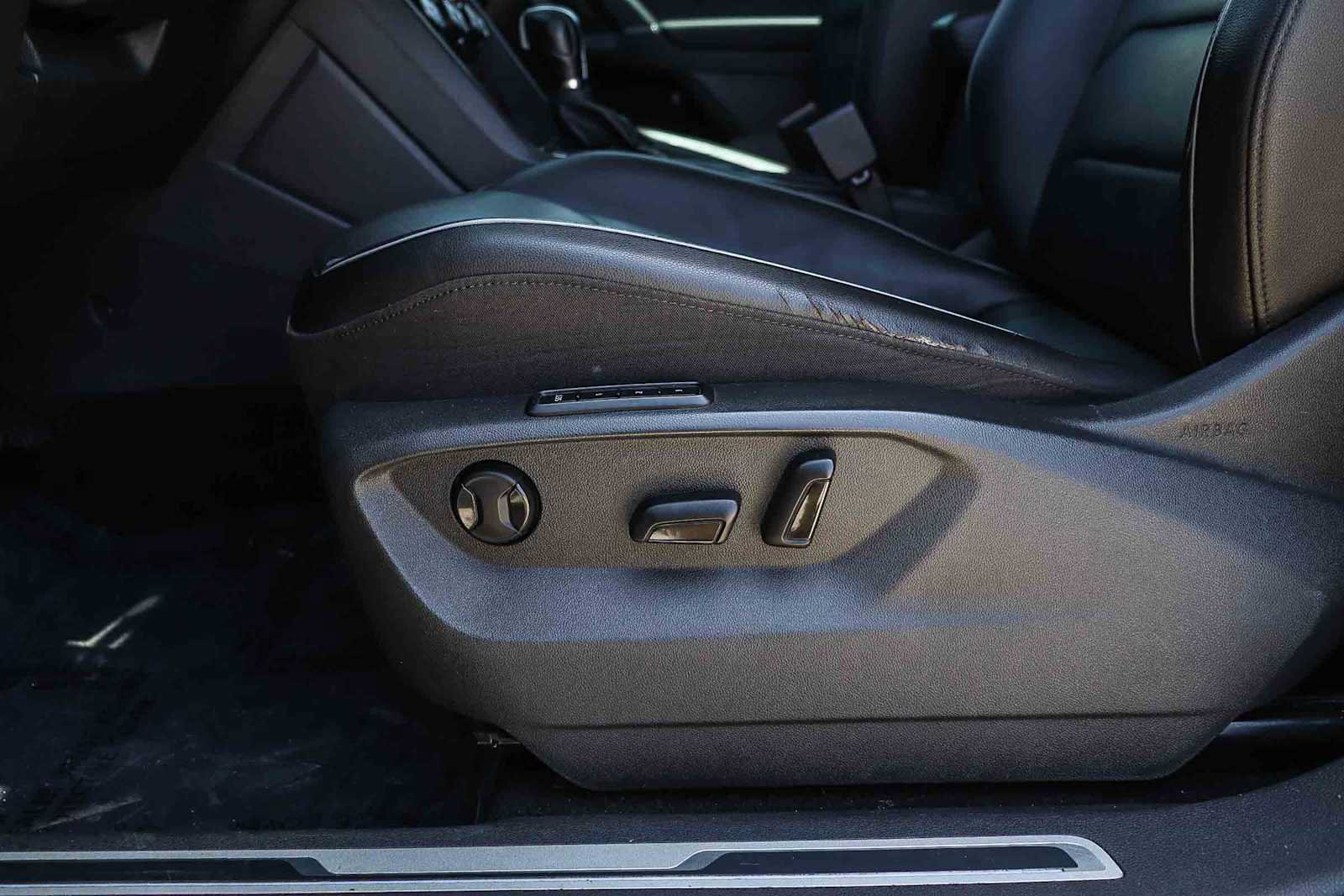 Used 2018 Volkswagen Tiguan SEL Premium FWD image 21