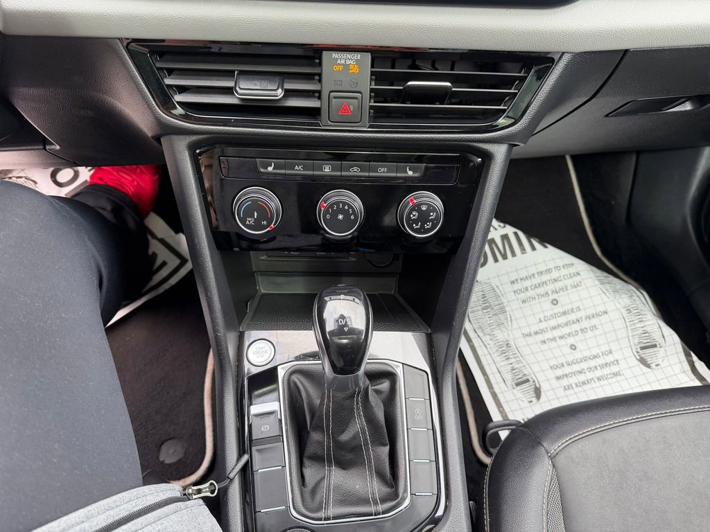 Used 2023 Volkswagen Taos SE w/ Panoramic Sunroof Package image 18