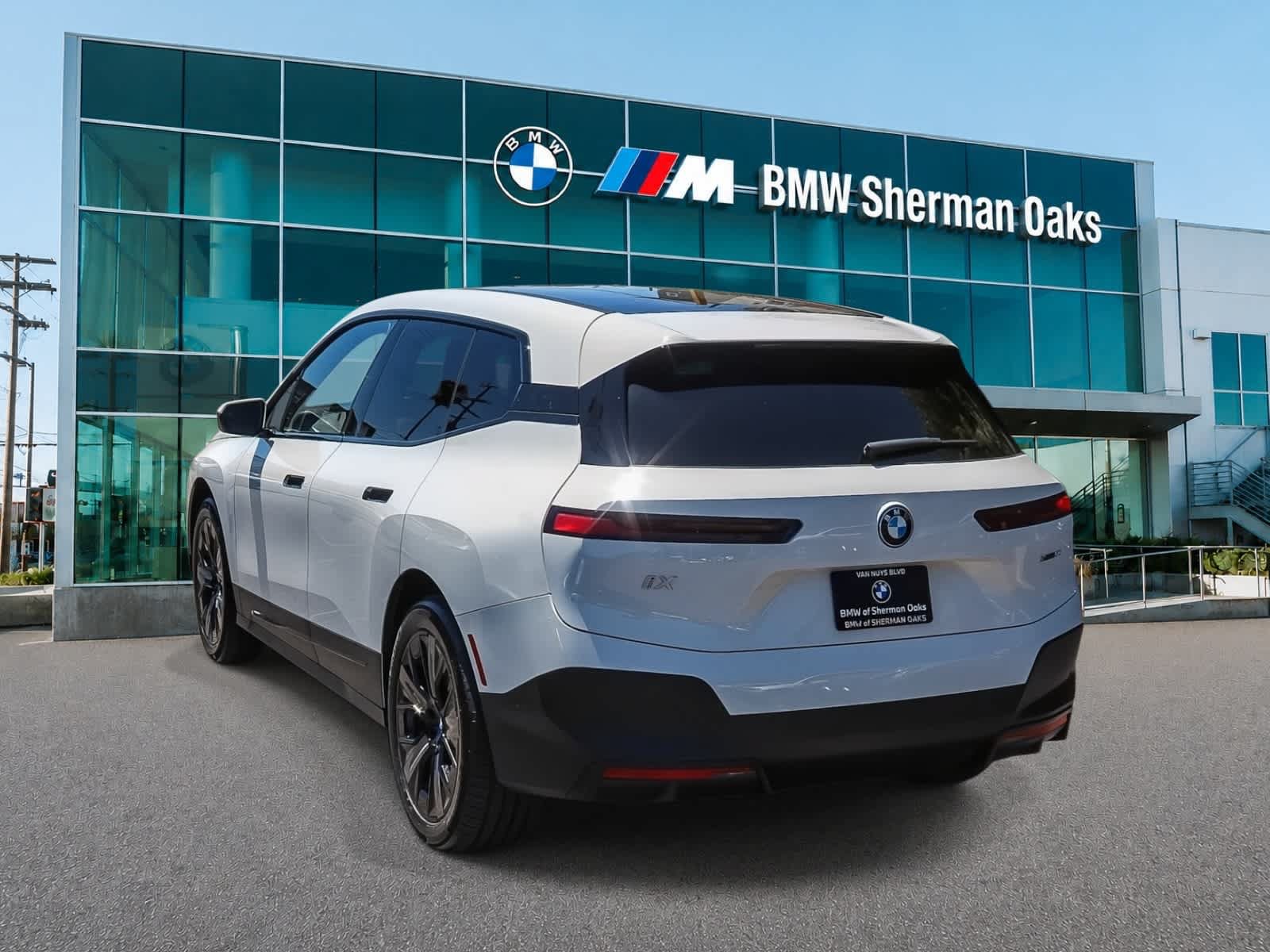 Used 2024 BMW iX xDrive50 AWD/4WD image 6