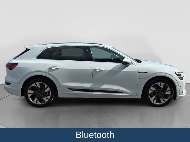 Used 2023 Audi e-tron Premium Plus w/ Premium Plus Package AWD/4WD image 2